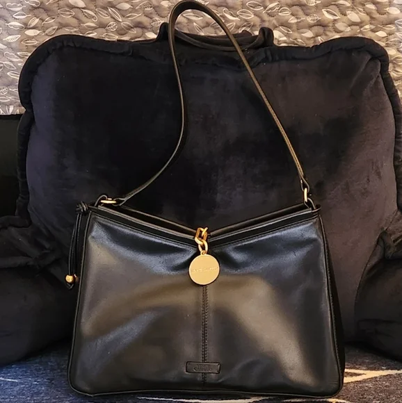 Vince Camuto Pure Leather Bag. - Picture 2 of 8